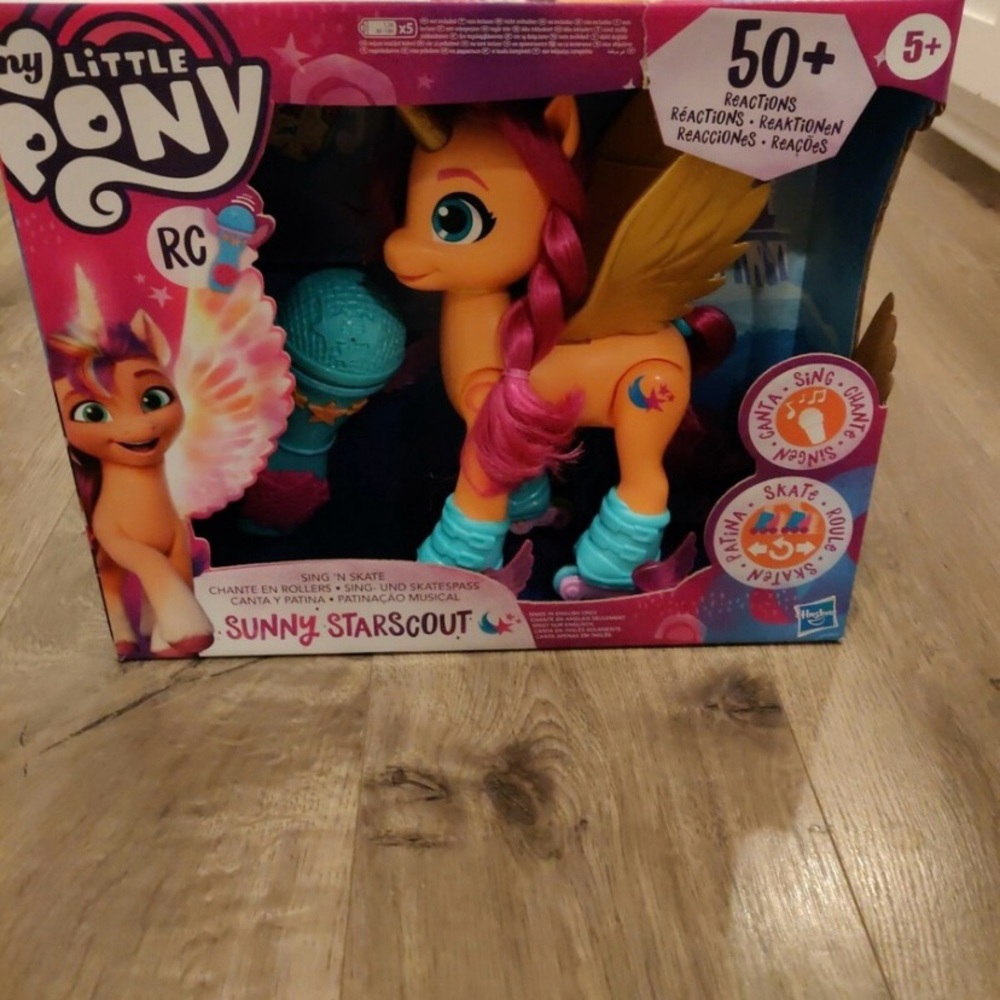 My Little Pony Sunny Starscout Sing & Skate